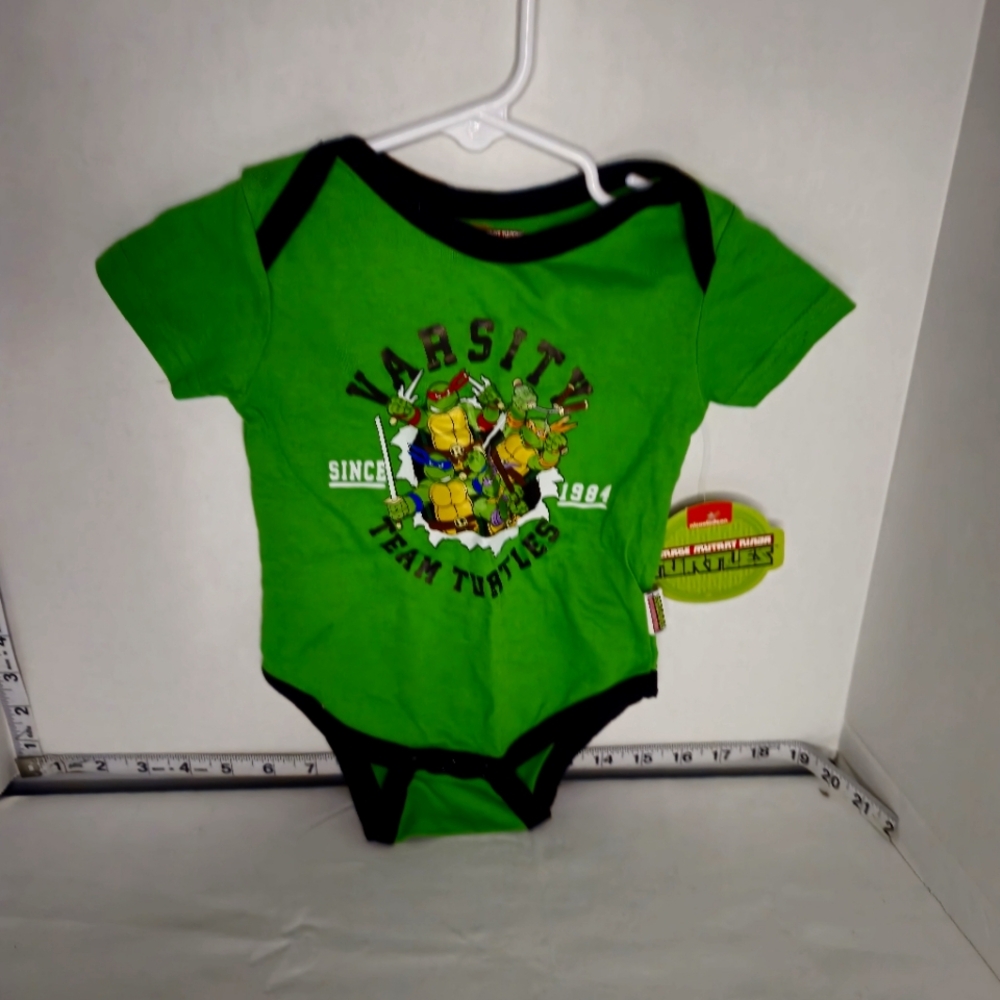 NICKELODEON TEENAGE‎ MUTANT NINJA TURTLE VARSITY TEAM TURTLES ONSIE 6-9 MONTHS